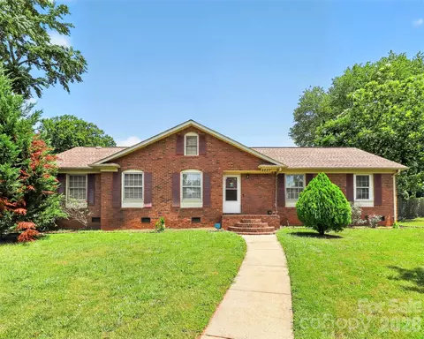 4827 Easthaven Dr, Charlotte, NC 28212