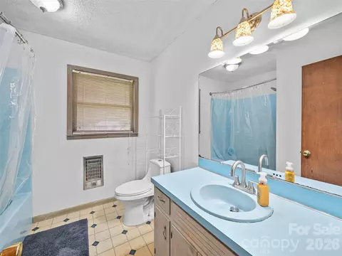 Bath - 115 Hollifield St, Spruce Pine, NC 28777 photo 1 of 1