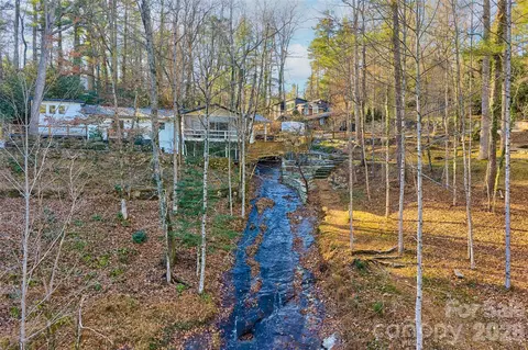 125 Little Willow Cir, Hendersonville, NC 28739