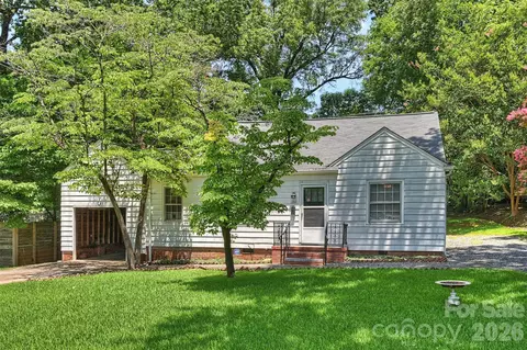 1211 Woodland Dr, Charlotte, NC 28205