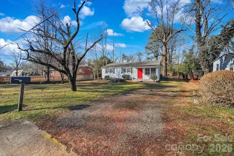 1512 N Deal Ave, Newton, NC 28658