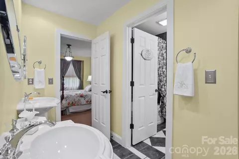 Bath - 100 Crestgrove Dr, Flat Rock, NC 28731 photo 5 of 5