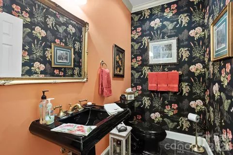 Bath - 100 Crestgrove Dr, Flat Rock, NC 28731 photo 2 of 5
