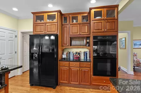 Kitchen - 100 Crestgrove Dr, Flat Rock, NC 28731 photo 4 of 4