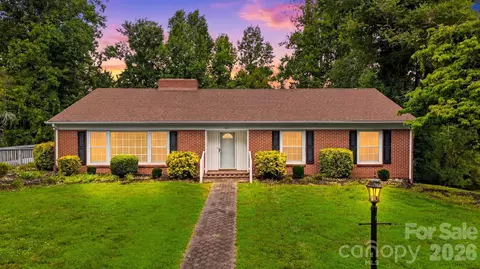 907 Vista Ne Pl NE, Lenoir, NC 28645