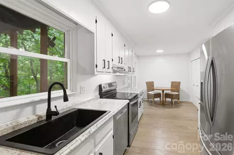 Kitchen - 2019 Marquesas Ave, Fort Mill, SC 29708 photo 2 of 2