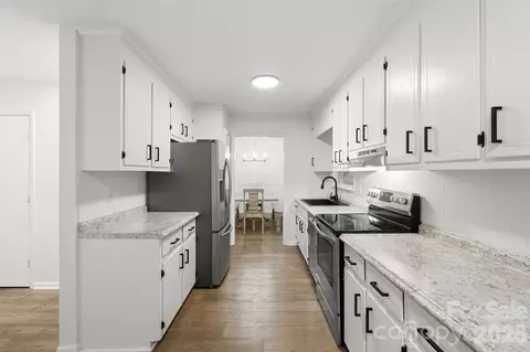 Kitchen - 2019 Marquesas Ave, Fort Mill, SC 29708 photo 1 of 2