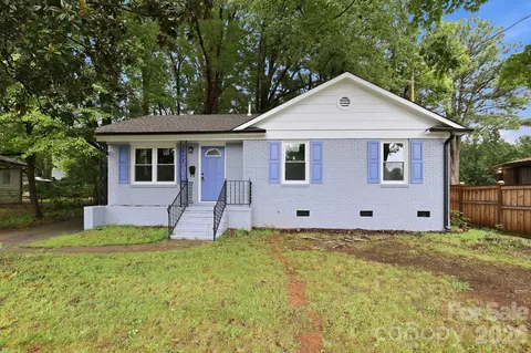 835 Ranch Rd, Charlotte, NC 28208