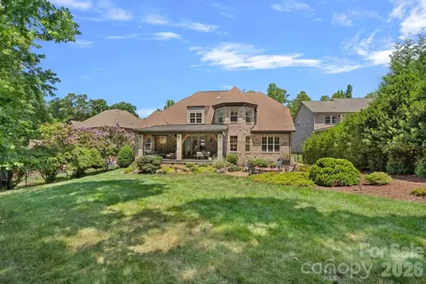 3813 Lakeside Dr, Charlotte, NC 28270