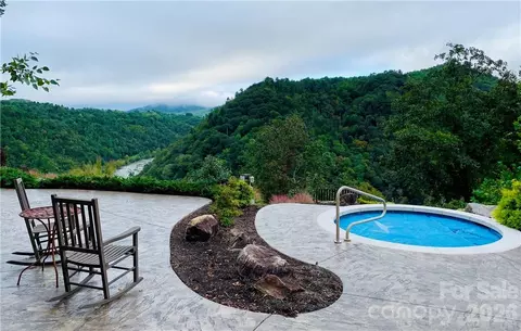 75 Longview 4 Ct #4, Marshall, NC 28753 photo 8