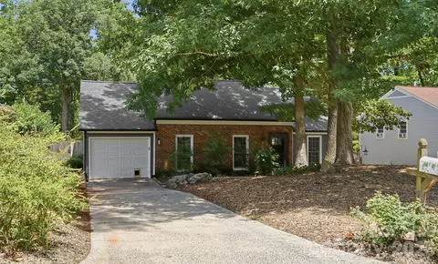7112 Walterboro Rd, Charlotte, NC 28227