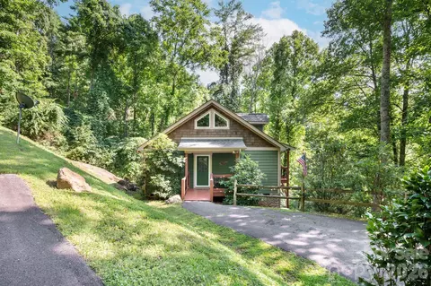 15 Happy Crow Ln, Asheville, NC 28805