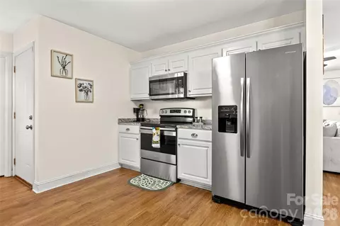 Kitchen - 3200 Silver Fox 48 Cir #48, Lancaster, SC 29720 photo 2 of 2