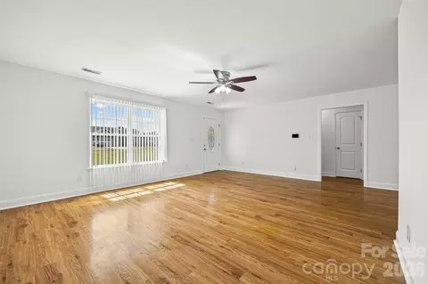 Living - 3200 Silver Fox 48 Cir #48, Lancaster, SC 29720 photo 3 of 3