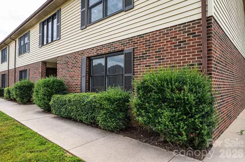 525 12th Sw 28 St SW #28, Hickory, NC 28602