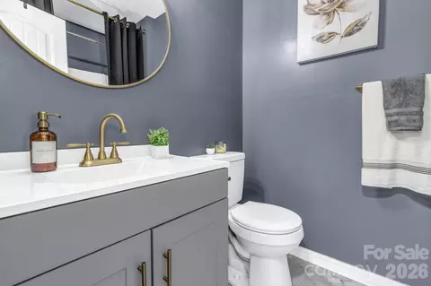 Bath - 144 Pinehaven Dr, Clyde, NC 28721 photo 2 of 5