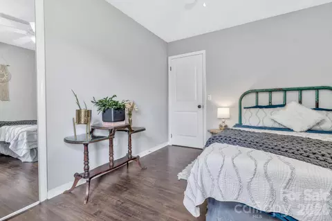 Bedroom - 144 Pinehaven Dr, Clyde, NC 28721 photo 4 of 4
