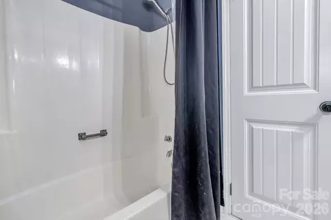 Bath - 144 Pinehaven Dr, Clyde, NC 28721 photo 3 of 5