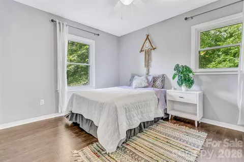 Bedroom - 144 Pinehaven Dr, Clyde, NC 28721 photo 2 of 4