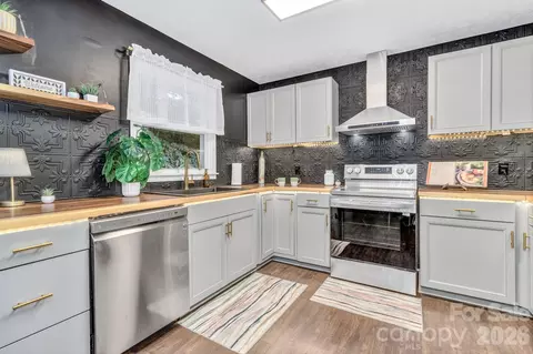 Kitchen - 144 Pinehaven Dr, Clyde, NC 28721 photo 1 of 2