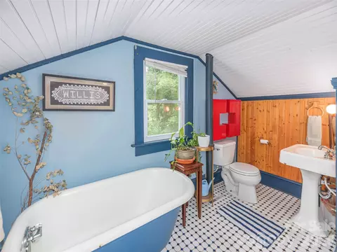Bath - 5249 Old Clyde Rd, Clyde, NC 28721 photo 2 of 2