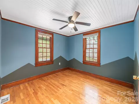 Bedroom - 5249 Old Clyde Rd, Clyde, NC 28721 photo 3 of 6