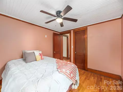 Bedroom - 5249 Old Clyde Rd, Clyde, NC 28721 photo 2 of 6