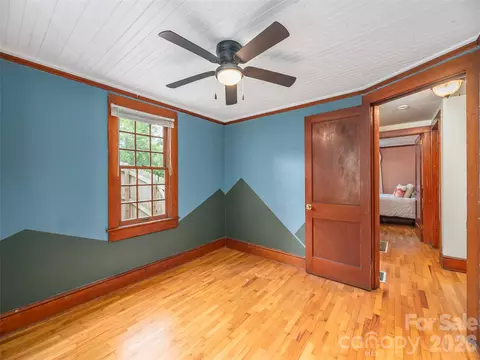 Bedroom - 5249 Old Clyde Rd, Clyde, NC 28721 photo 4 of 6