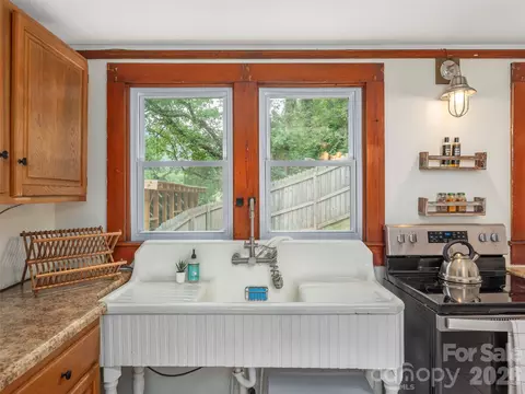 Kitchen - 5249 Old Clyde Rd, Clyde, NC 28721 photo 3 of 4