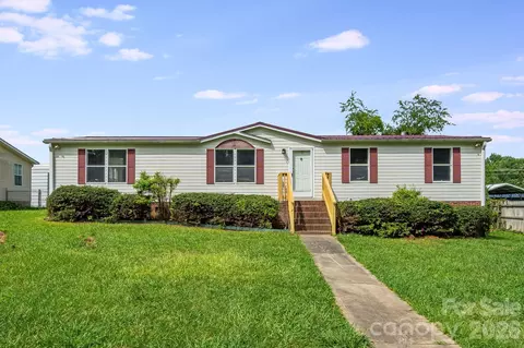 505 Crescent Way, Horse Shoe, NC 28742