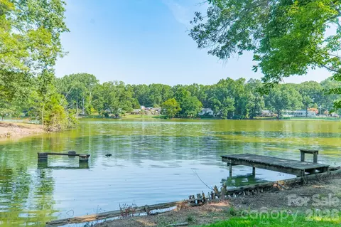 View/Area - 1077 E Shore Dr, Lancaster, SC 29720 photo 5 of 7