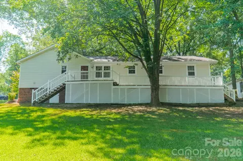 Exterior - 1077 E Shore Dr, Lancaster, SC 29720 photo 6 of 9