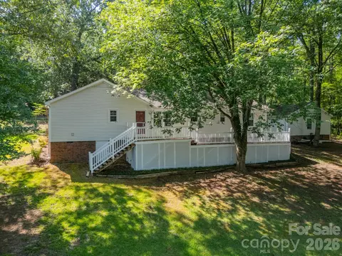 Exterior - 1077 E Shore Dr, Lancaster, SC 29720 photo 5 of 9