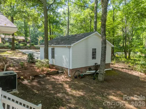 Exterior - 1077 E Shore Dr, Lancaster, SC 29720 photo 1 of 9