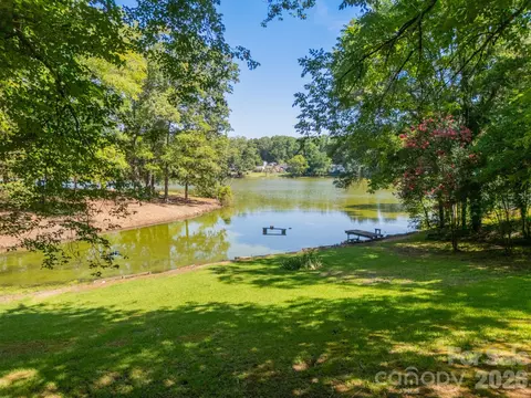View/Area - 1077 E Shore Dr, Lancaster, SC 29720 photo 2 of 7