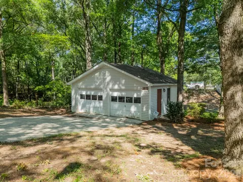 Exterior - 1077 E Shore Dr, Lancaster, SC 29720 photo 3 of 9