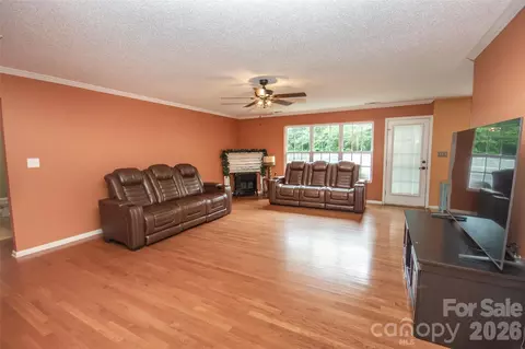 Living - 588 Abbeydale Rd, Harmony, NC 28634 photo 1 of 4