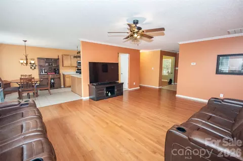 Living - 588 Abbeydale Rd, Harmony, NC 28634 photo 3 of 4