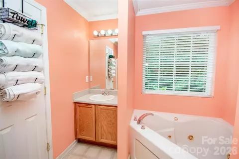 Bath - 588 Abbeydale Rd, Harmony, NC 28634 photo 2 of 3