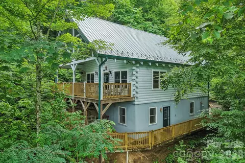1061 Setzer Cove Rd, Maggie Valley, NC 28751