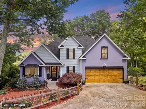 28 Secretariat Dr, Hendersonville, NC 28792