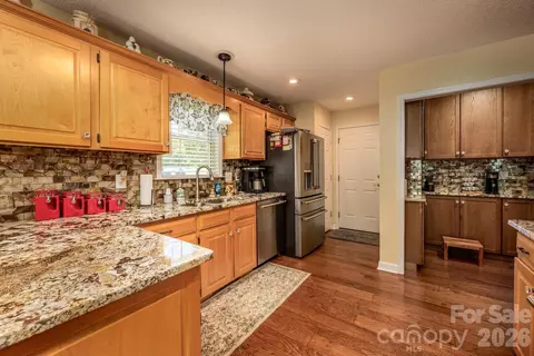 Kitchen - 6479 Ameba Ln, Denver, NC 28037 photo 4 of 6