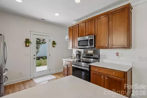 Kitchen - 16447 Leavitt Ln, Davidson, NC 28036 photo 2 of 3