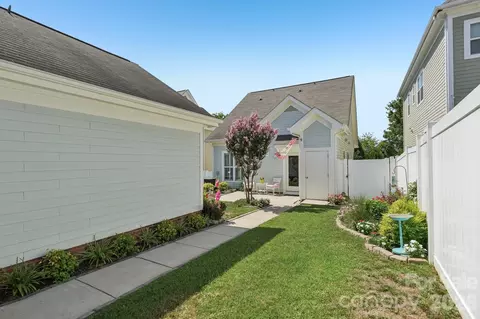 Exterior - 16447 Leavitt Ln, Davidson, NC 28036 photo 2 of 14