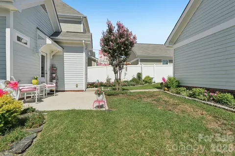 Exterior - 16447 Leavitt Ln, Davidson, NC 28036 photo 10 of 14