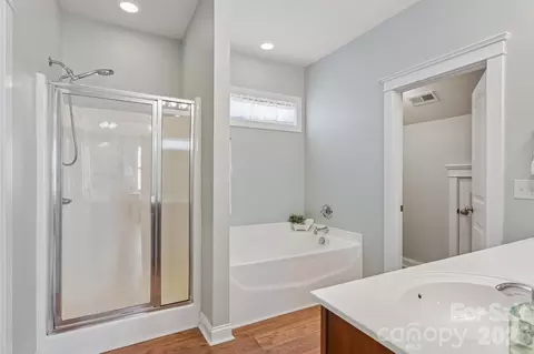 Bath - 16447 Leavitt Ln, Davidson, NC 28036 photo 2 of 2