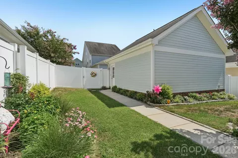 Exterior - 16447 Leavitt Ln, Davidson, NC 28036 photo 12 of 14