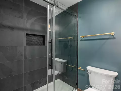 Bath - 78 Travis St, Clyde, NC 28721 photo 2 of 3
