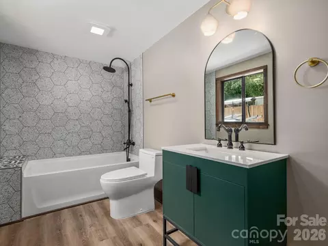 Bath - 78 Travis St, Clyde, NC 28721 photo 3 of 3