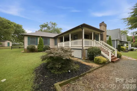 Exterior - 20118 Rainbow Cir, Cornelius, NC 28031 photo 3 of 10